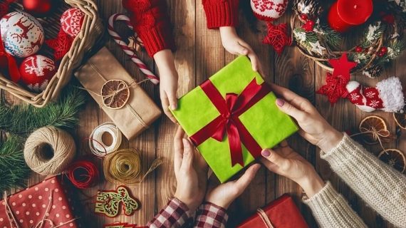 20 Unique Ideas For A Christmas Gift For Aunt And Uncle