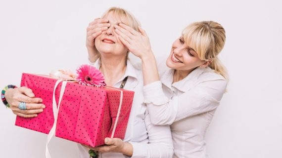 Top 12 Thoughtful Gift For Boyfriend’s Mom